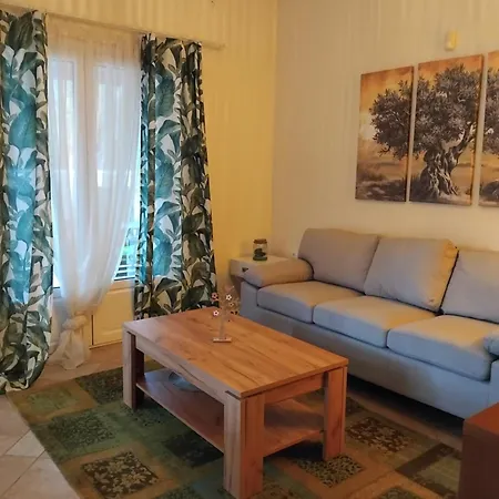 Secret Garden Apartment Diakopto
